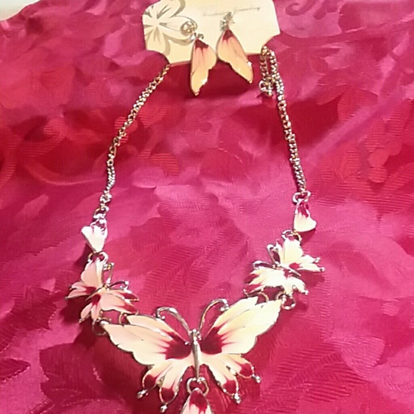 No Brand Jewelry - A pink necklace and earring set! NWT!